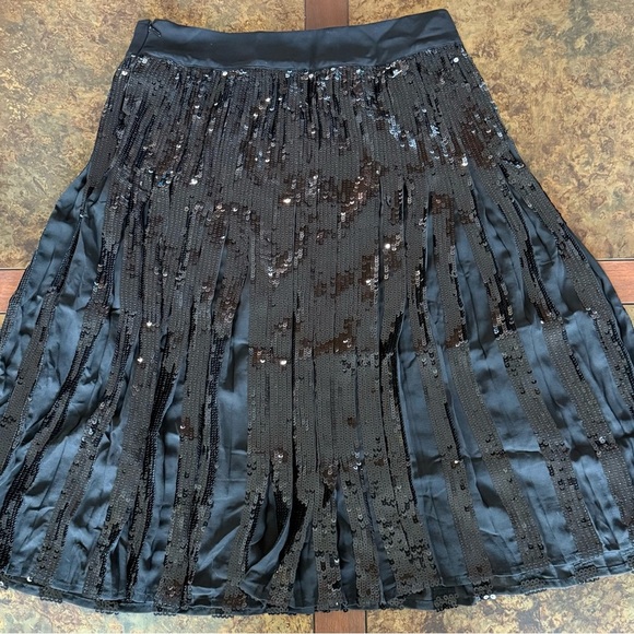 🆕 Express Black Sequin A-Line Midi Skirt - Picture 2 of 6